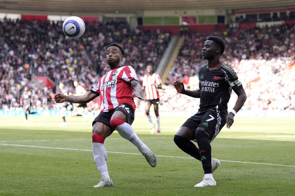 科隆vs法兰克福：卡明斯基、侯赛因巴希奇首发，格策、堂安律出战