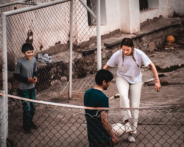 反对者抨击拉波尔塔：诺坎普还没完工，你们到底在庆祝什么？