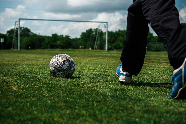 罗体：那不勒斯暂停引进左边锋，搁置了对斯特林和格10的联系